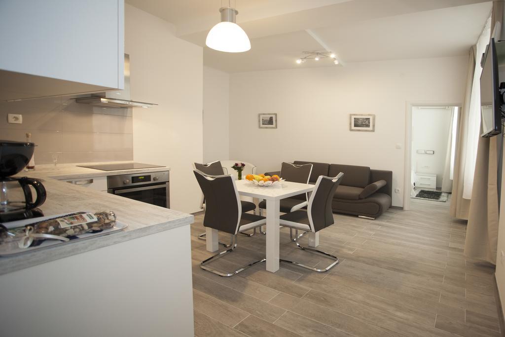 Old Square Apartment Split Eksteriør billede